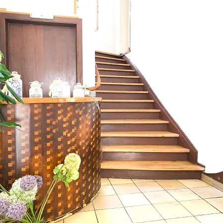 Cavaly Hotel